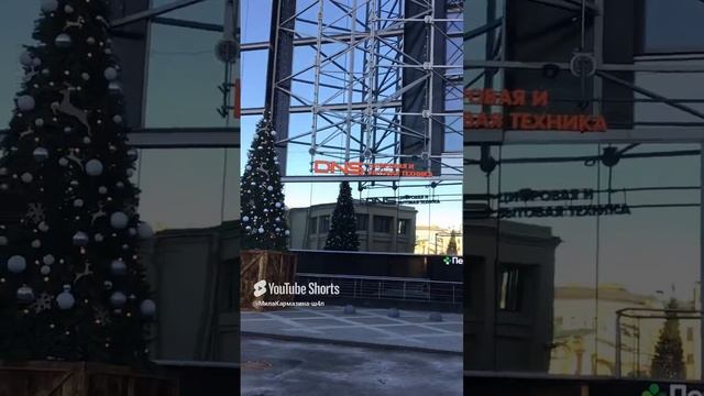 Санкт-Петербург. 23.12.2024 (Съемка от 15.12.2024). Вход в ТК «Пик»