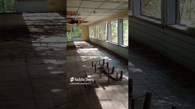 Внутри заброшенного корпуса пионерлагеря