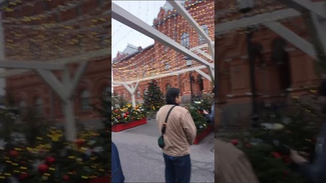 Предновогодняя атмосфера праздника в Москве