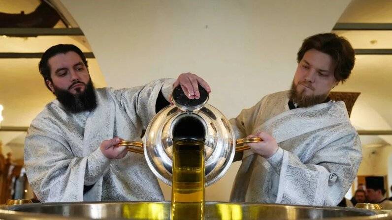 Таинство миропомазания