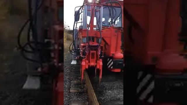 Подбивка шпал машиной ПРМ-5П
