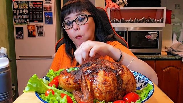 Мукбанг | Запечённая курочка с помидорками | Обжор Асмр