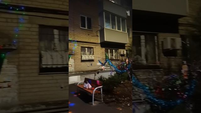 Вот так надо украшать свой подъезд к Новому году.