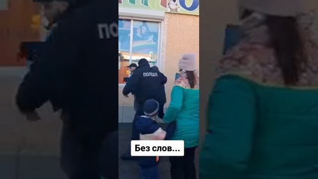 Кадры неудачной мобилизации в Измаиле.Полиция пыталась забрать мужчину, но его отбили прохожие