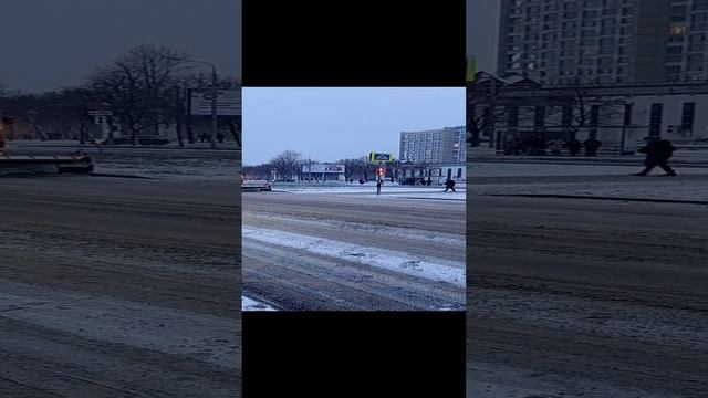КамАЗ убирает снег.mp4
