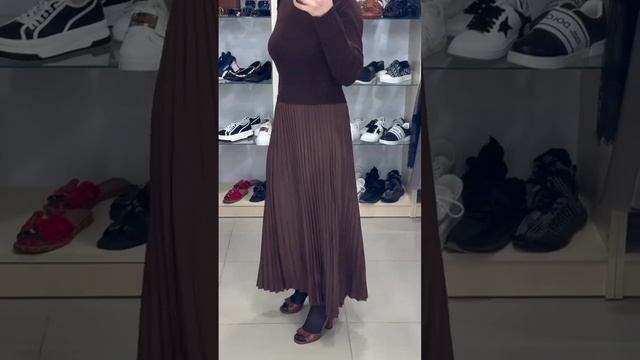 В сториз обзор новинок❣️Стильное базовое платье в трендовом цвете🥰🤎 Размер стандартный, подойдет н