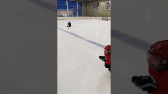 Детский хоккей. Максим 4г3мес