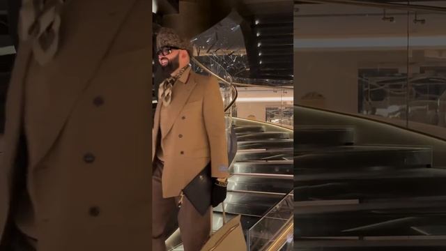 Я не скромный, просто уверен, что зеркало не врёт #мояжизнь #mystyle #улыбканиколаявасиленко #gucci