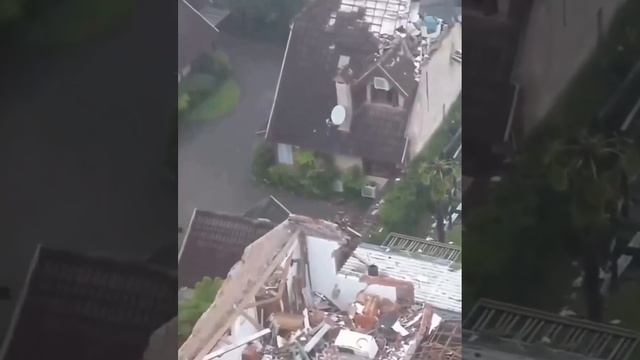 В Бразилии частный самолёт потерпел крушение в жилом районе.