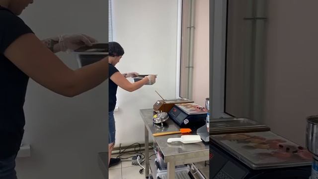 Первый рабочий день на производстве мягкого грильяжа