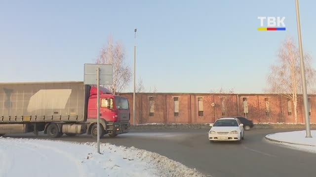 Бердские водители жалуются на неудобства: фуры выезжают на встречку из-за узкой дороги