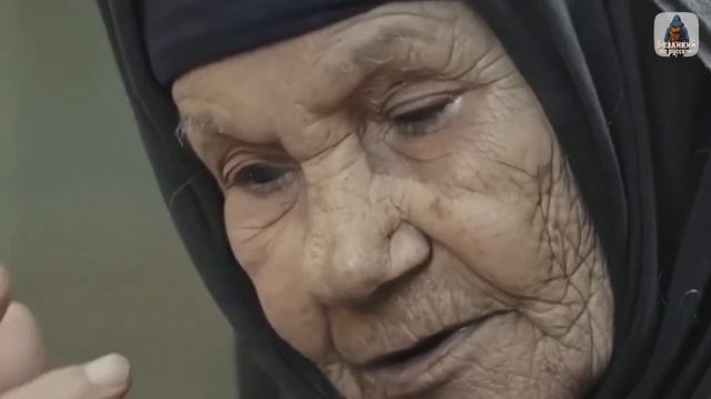 Безликий помог бабушке на улице