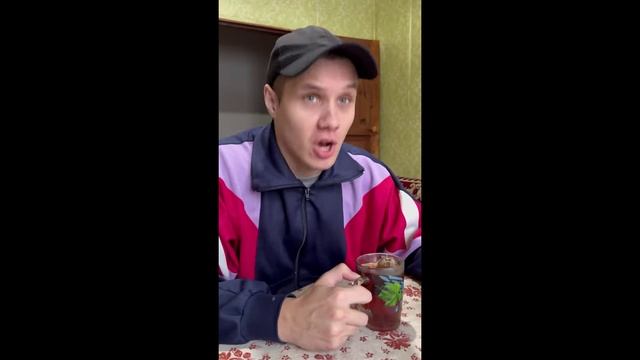 Когда Батя купил вкусненького к чаю😁