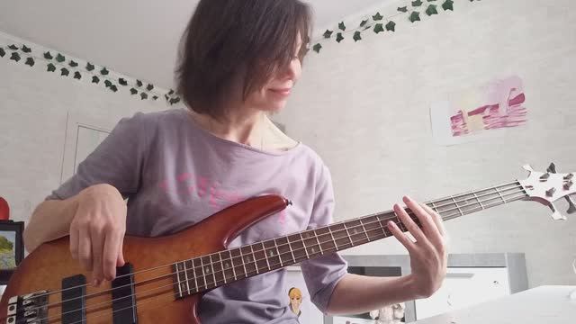 "Lovesong" The Cure (bass cover)