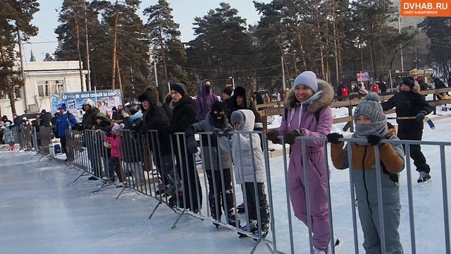 Мороз не чувствовался: юбилейное открытие катка на набережной Хабаровска получилось ярким