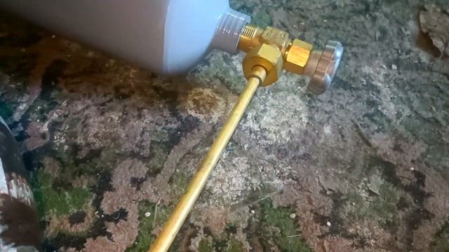 Перекачиваю АРГОН с большого в маленький баллон
