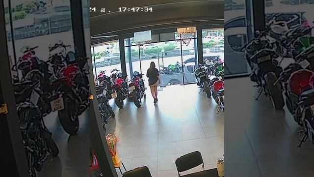 Что-то странное там происходит