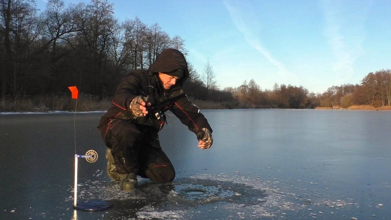 РЫБАЛКА НА ЖЕРЛИЦЫ!ПЕРВЫЙ ЛЁД НА ЛЕСНОМ ОЗЕРЕ!