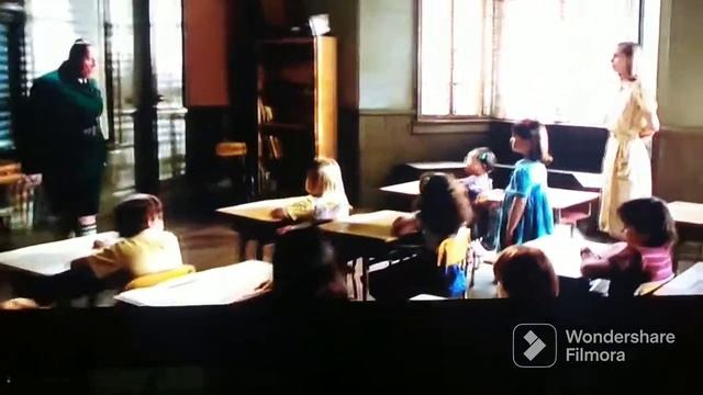 Она выпила воду с тритонам
