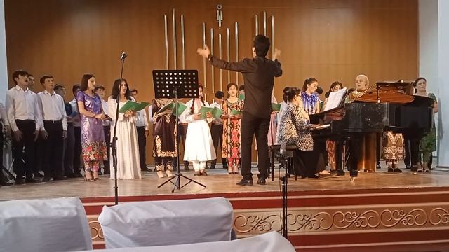 То боди Сабо дирижёр Бахтовар Давлатов Хори КМТ ба номи Т. Сатторов
