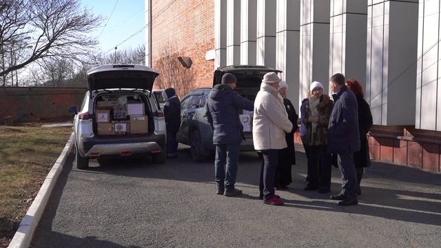 Медики Приморья отправили 2 тонны новогодних подарков для участников СВО.
