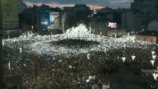 В Сербии десятки тысяч людей вчера вышли на протест против власти из-за трагедии в Новом Саде