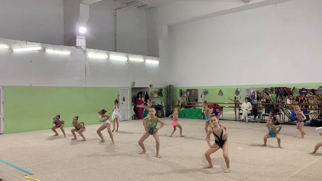 Танец елочных игрушек.