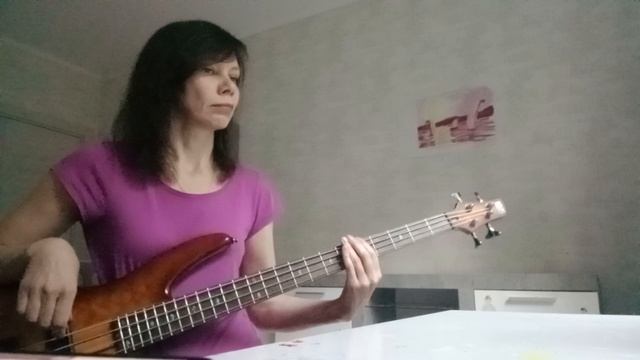 "OMG what's happening" AvaMax (bass cover)