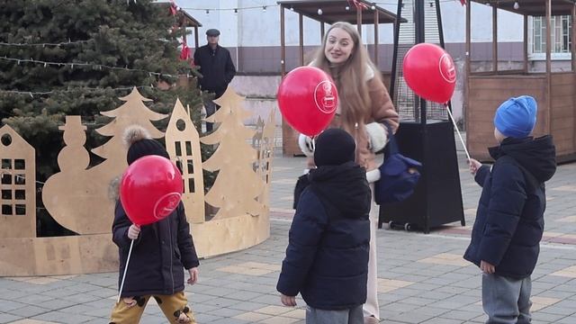 Более 40 мастеров представили свои работы на новогодней ярмарке в Армавире