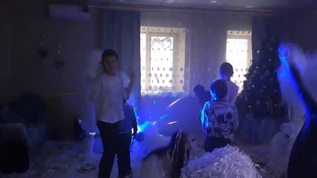 Новогодний праздник для учеников нашего центра 2019 часть 3
