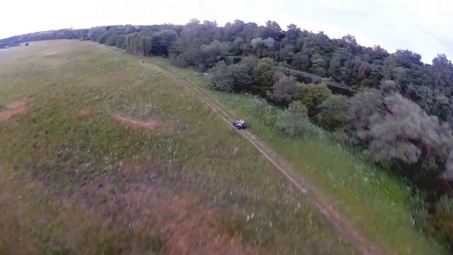 Гоняю за квадроциклами на своём квадрокоптере Axisflying Manta 3,6
