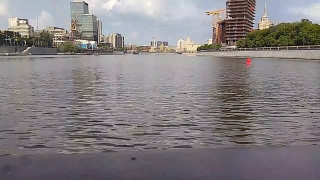 электрсуда на Москве реке