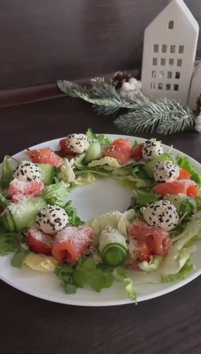 Салат с красной рыбой