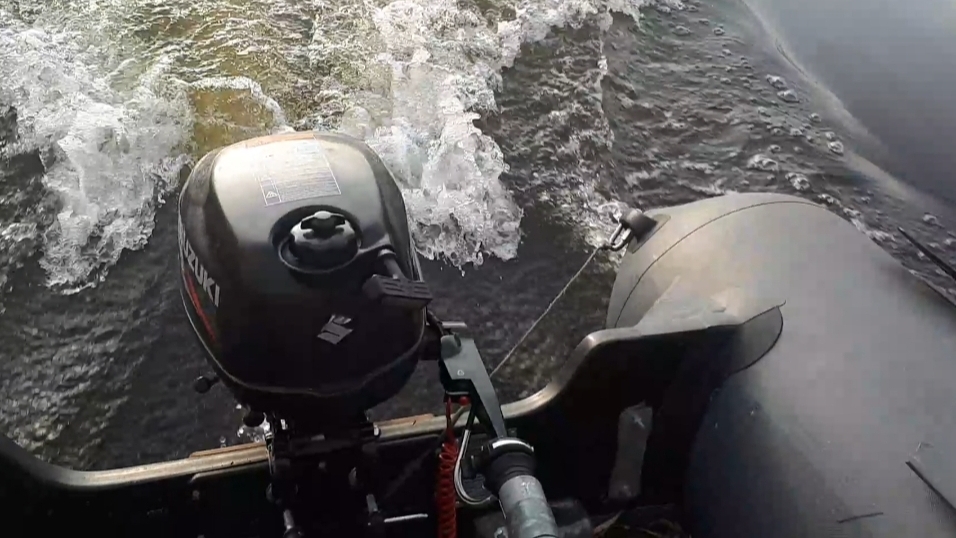 Подвесной мотор Сузуки 2,5 (Suzuki 2.5) на лодке ПВХ Хантер 360 А (Hunter 360 A)