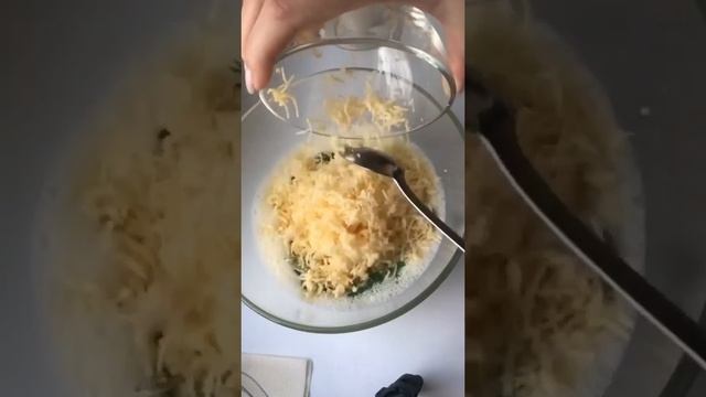 Вкусные сырные блинчики с зеленью #блинчики #завтрак