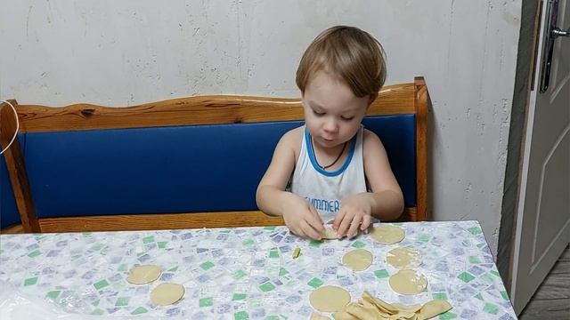 Дети готовят. Пельмени. Дети на кухне. тесто#юмор