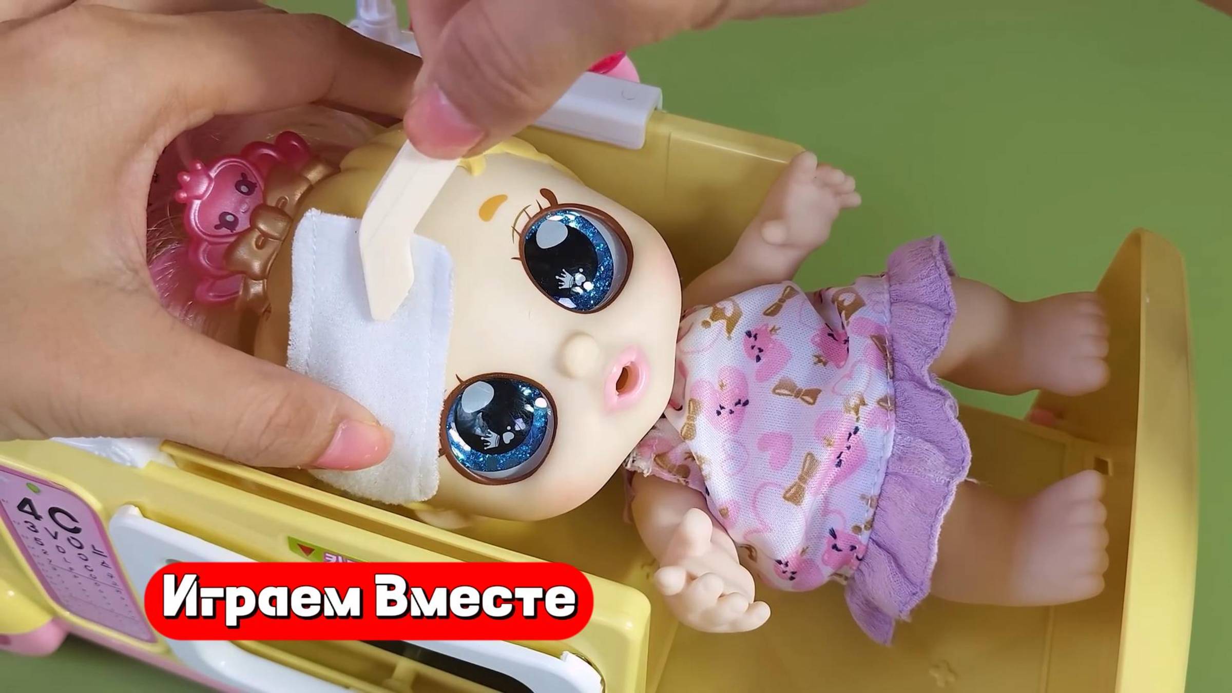 Играем в игрушки вместе ! Учимся быть рвачом, ухаживаем за Куклой 👩⚕️Развивающие видео для детей