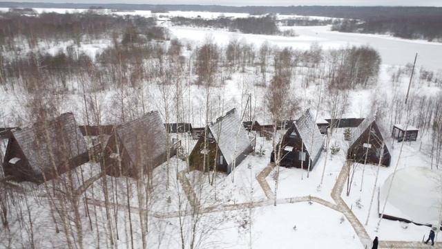 База отдыха На краю Света Шаховская. Отдых в домах у реки. Глэмпинг новая рига.