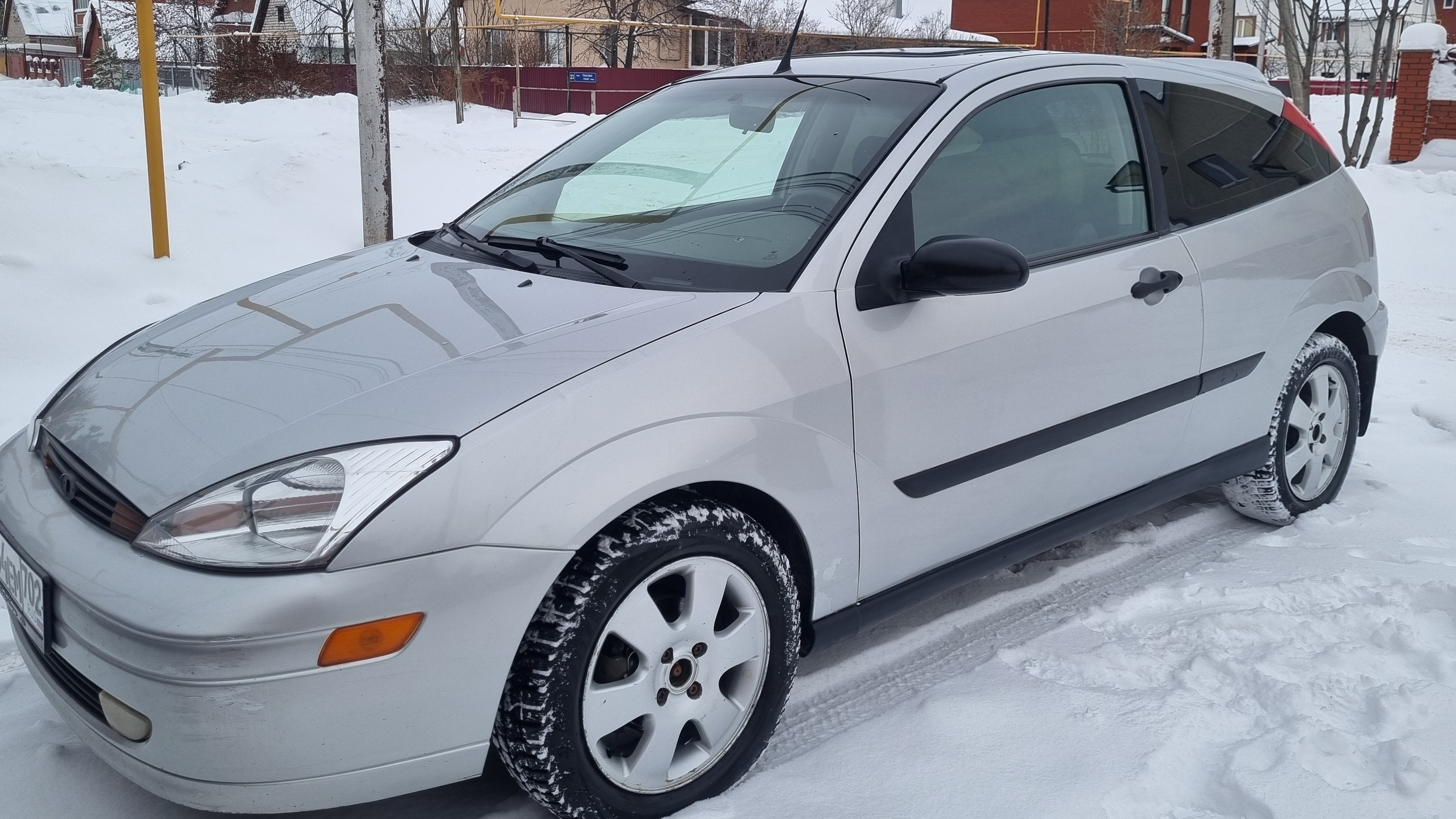 Ford Focus 2001г 2.0 131л.с АТ