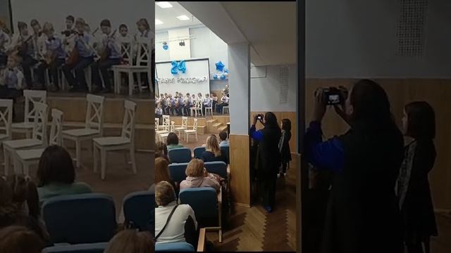 с концерта я в самом правом 3глу рядо м с мужиком я не встовал с места