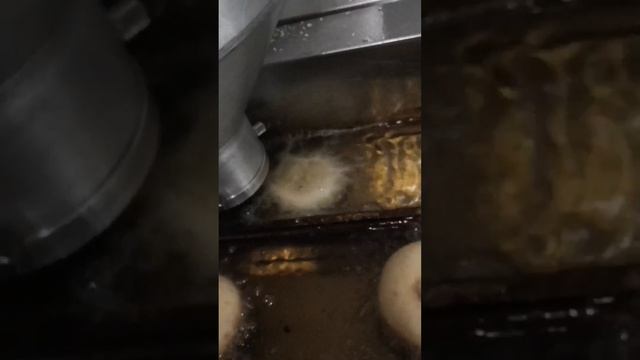 а ты думал их вручную готовят?😅