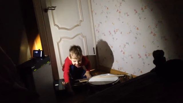 Боря репетирует рок-концерт