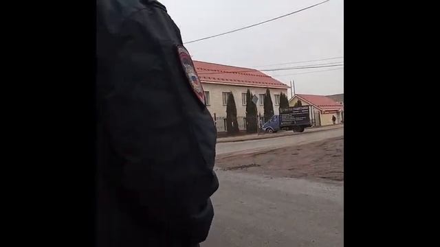 Как полицейские клей отнимали.