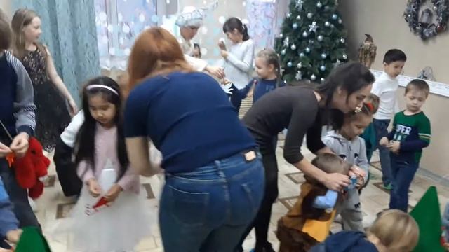 Новогодний праздник для учеников нашего центра 2019 часть 1
