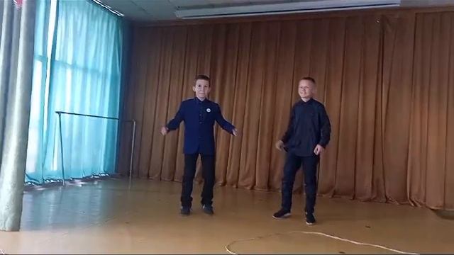 Автор Носов Н. "Бобик в гостях у Барбоса" исполняют Сахаров Степан и Никонов Захар