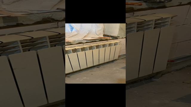 Начали выкладывать плитку в душевой