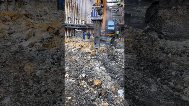 Гидромолот в работе #генстройтранс #гст #строительство #shorts #спецтехника #excavator #авто