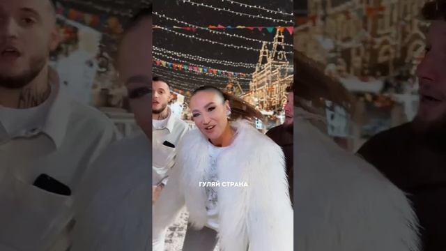 Если у вас еще нет новогоднего настроения, то Ольга #бузова идёт к вам🎵🎄 #music #юмор #певица
