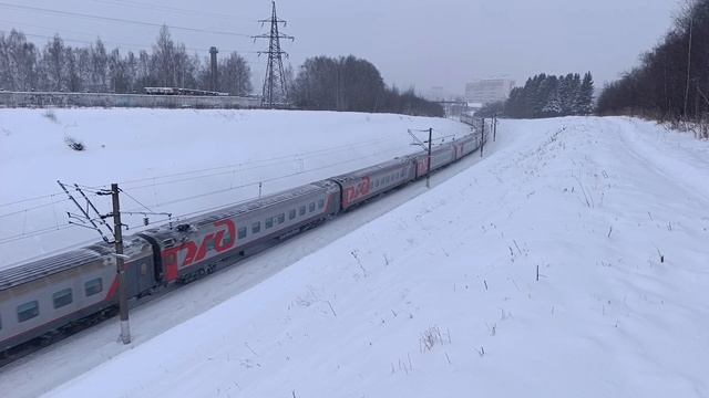 Зимний МИКС пассажирских поездов на перегоне Киров - Красносельский, декабрь 2024 год