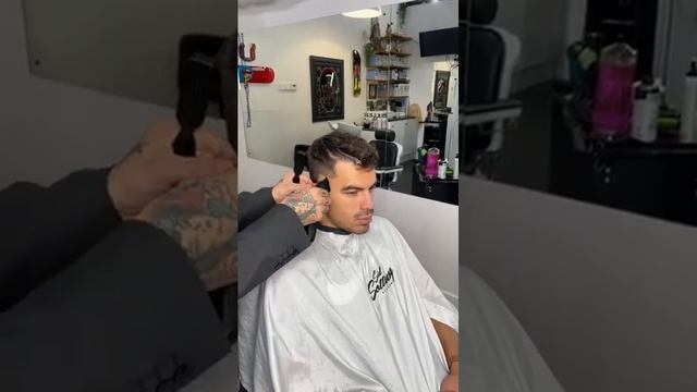 Short Men's Haircut & BARBER TUTORIAL: How to Do a Fade Haircut with Clippers
